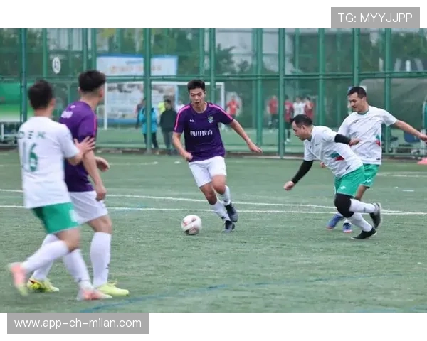 冠军球队举办球员家庭日活动增强团队凝聚力，家庭足球队