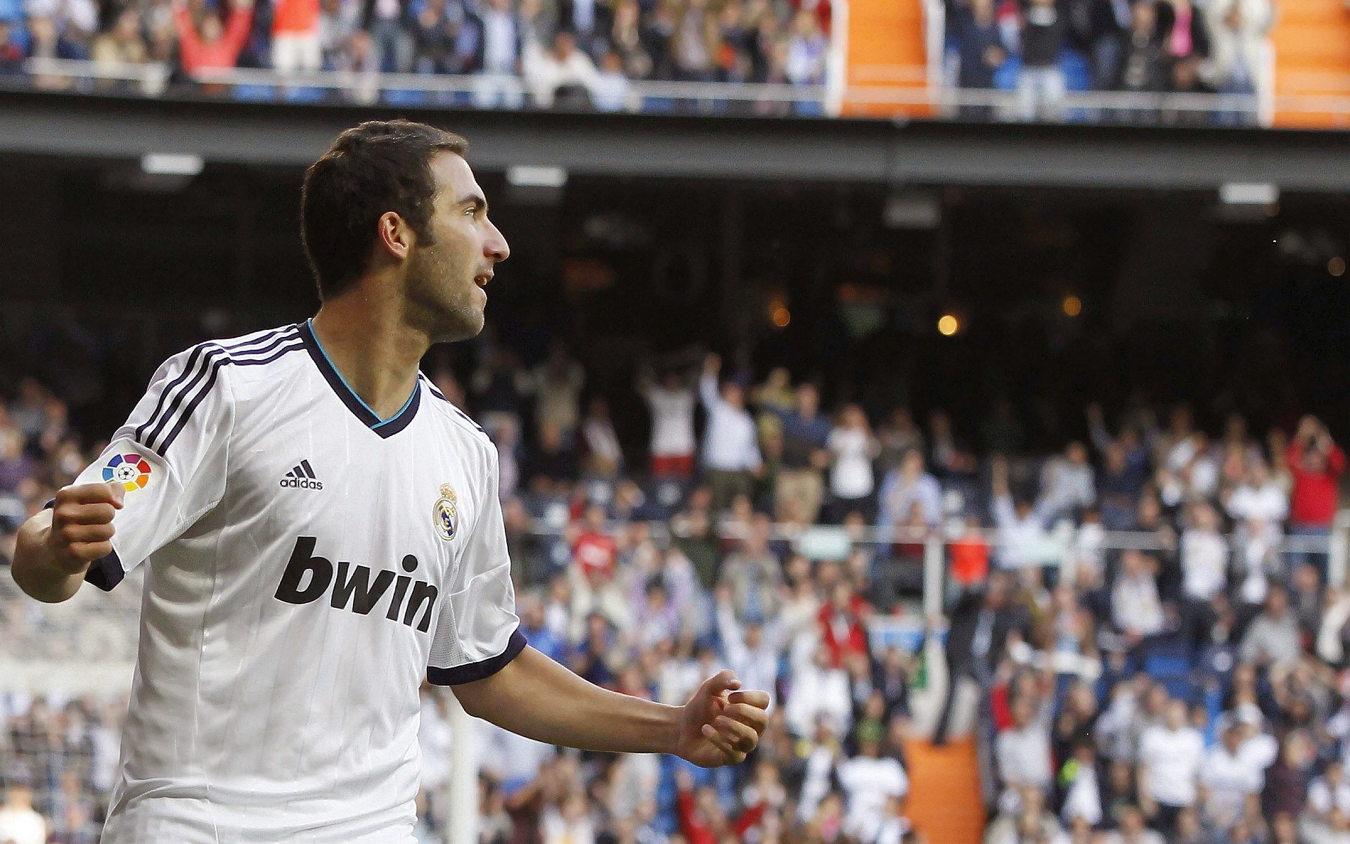 世锦赛男子61公斤级举重 哈萨克斯坦新星三项六破世界青年纪录